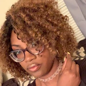 Meet your Posher, Felicia